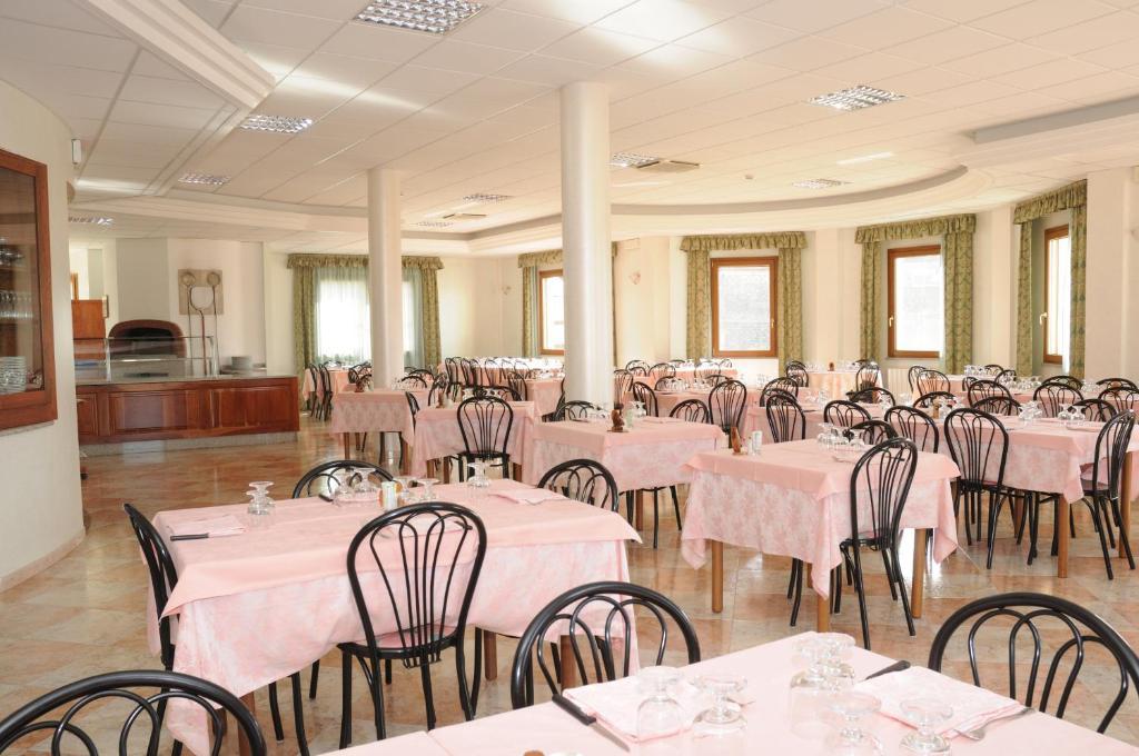 Hotel Meridiana Arbus Exterior photo