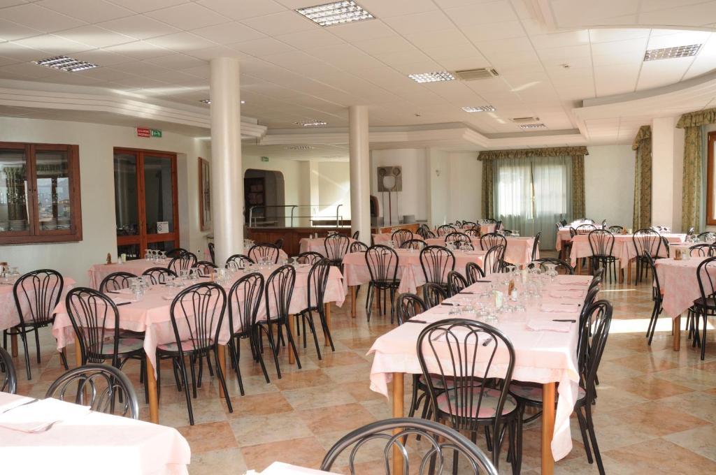 Hotel Meridiana Arbus Exterior photo
