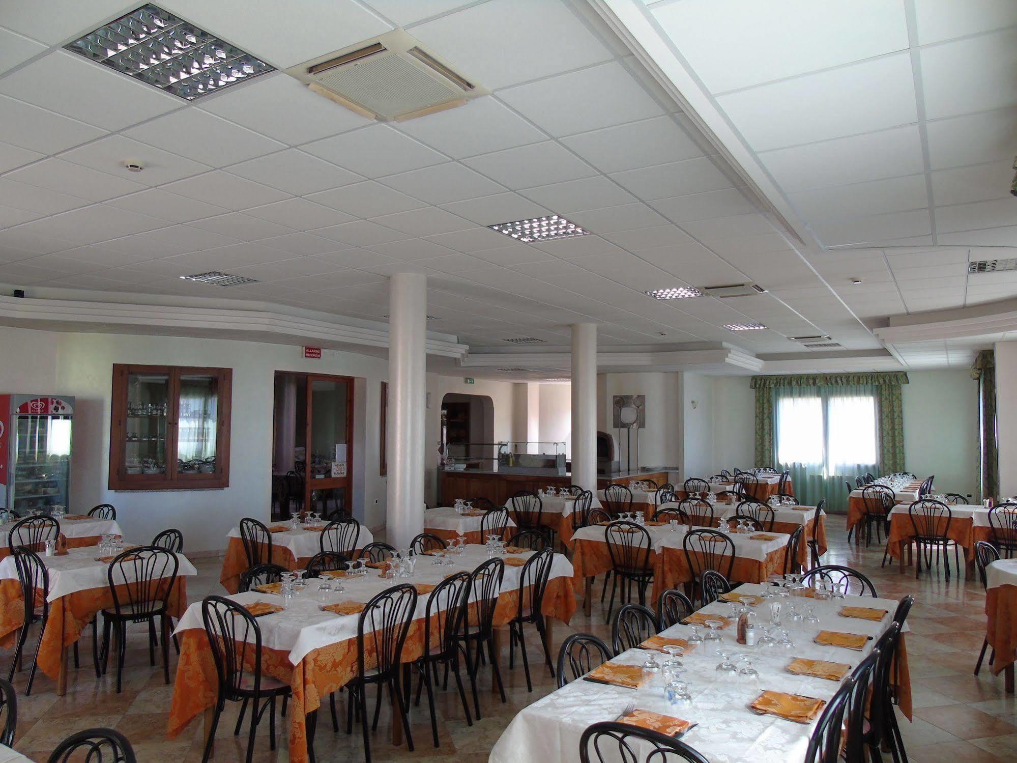 Hotel Meridiana Arbus Exterior photo
