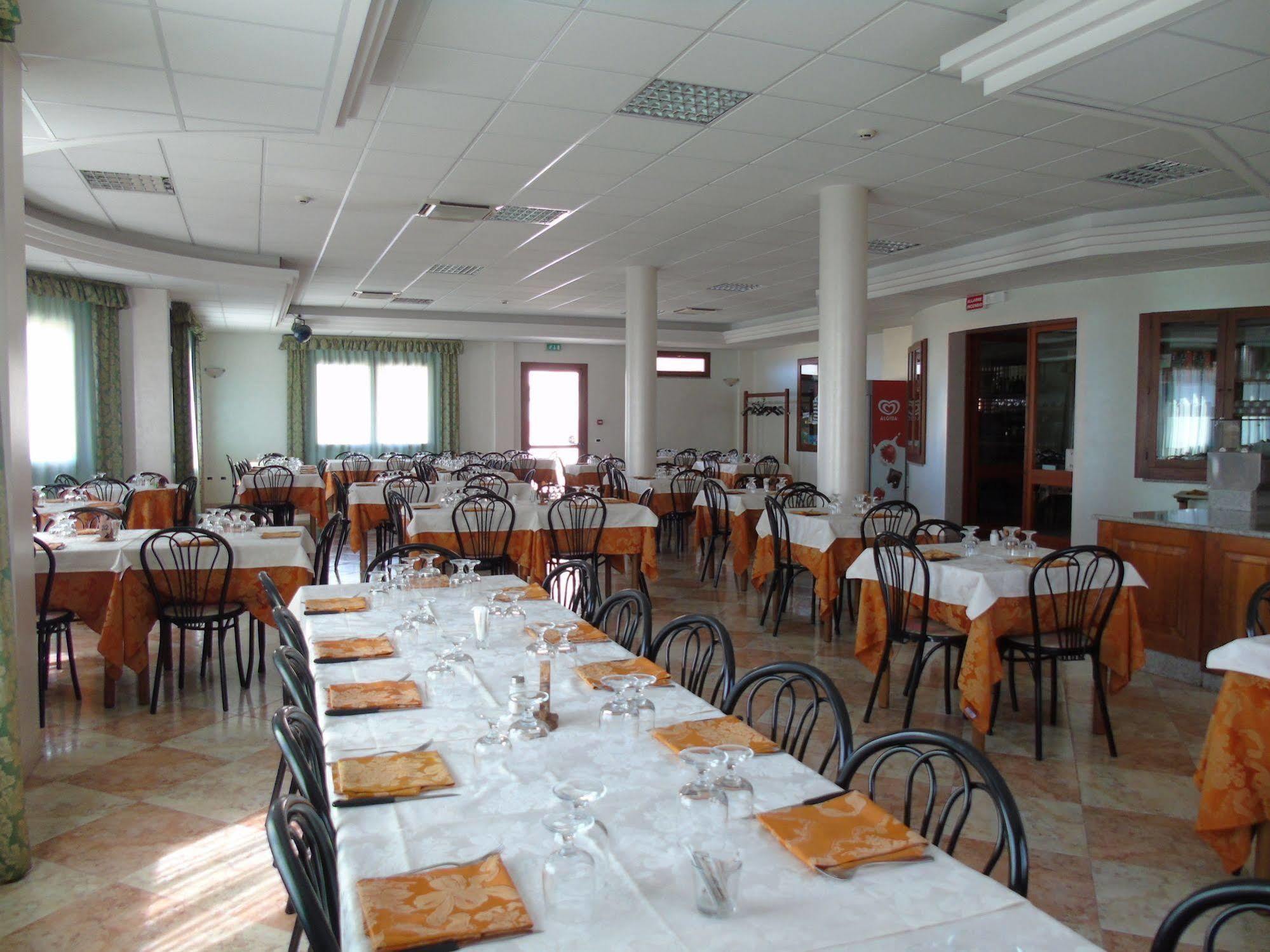 Hotel Meridiana Arbus Exterior photo