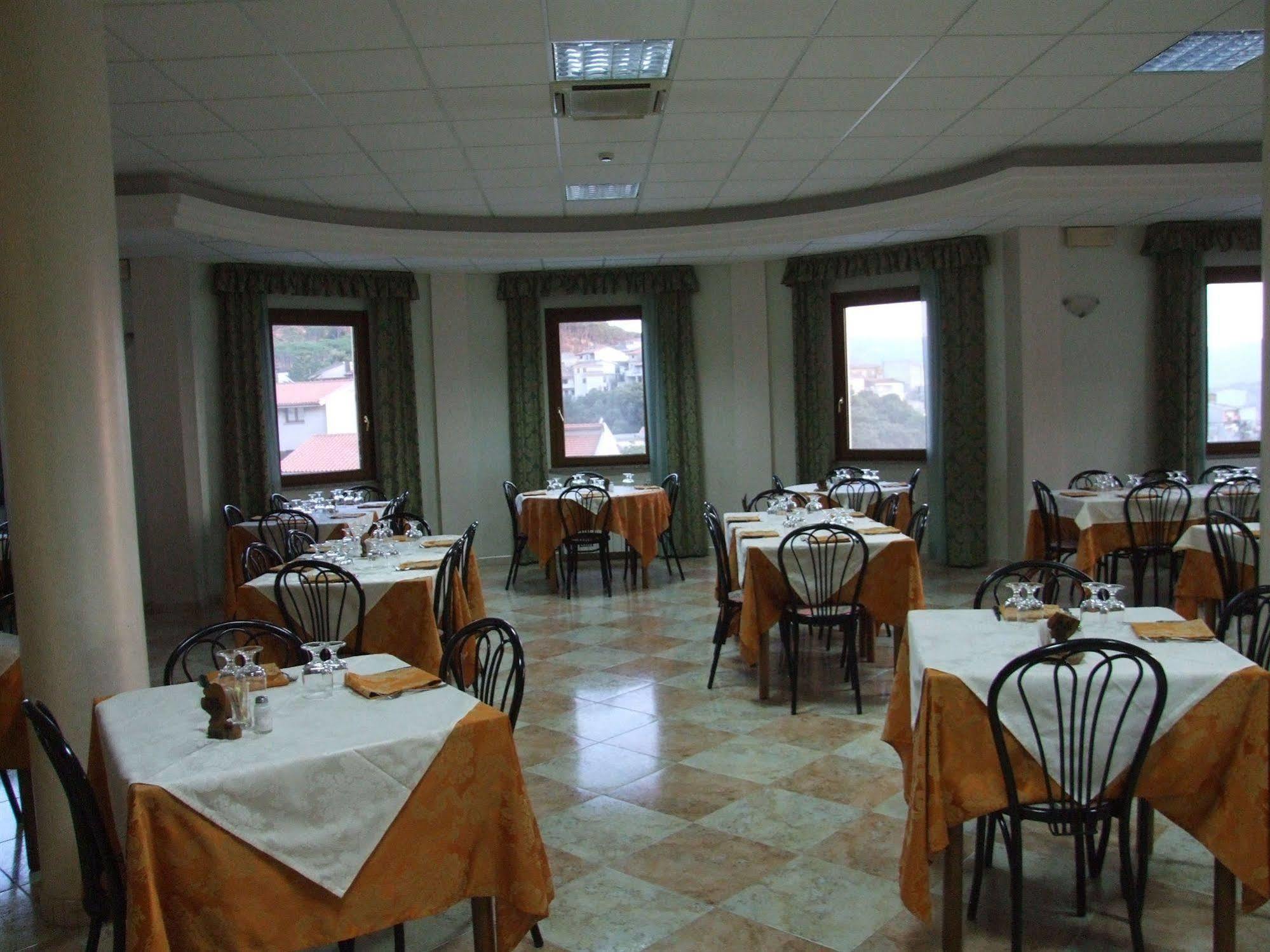 Hotel Meridiana Arbus Exterior photo