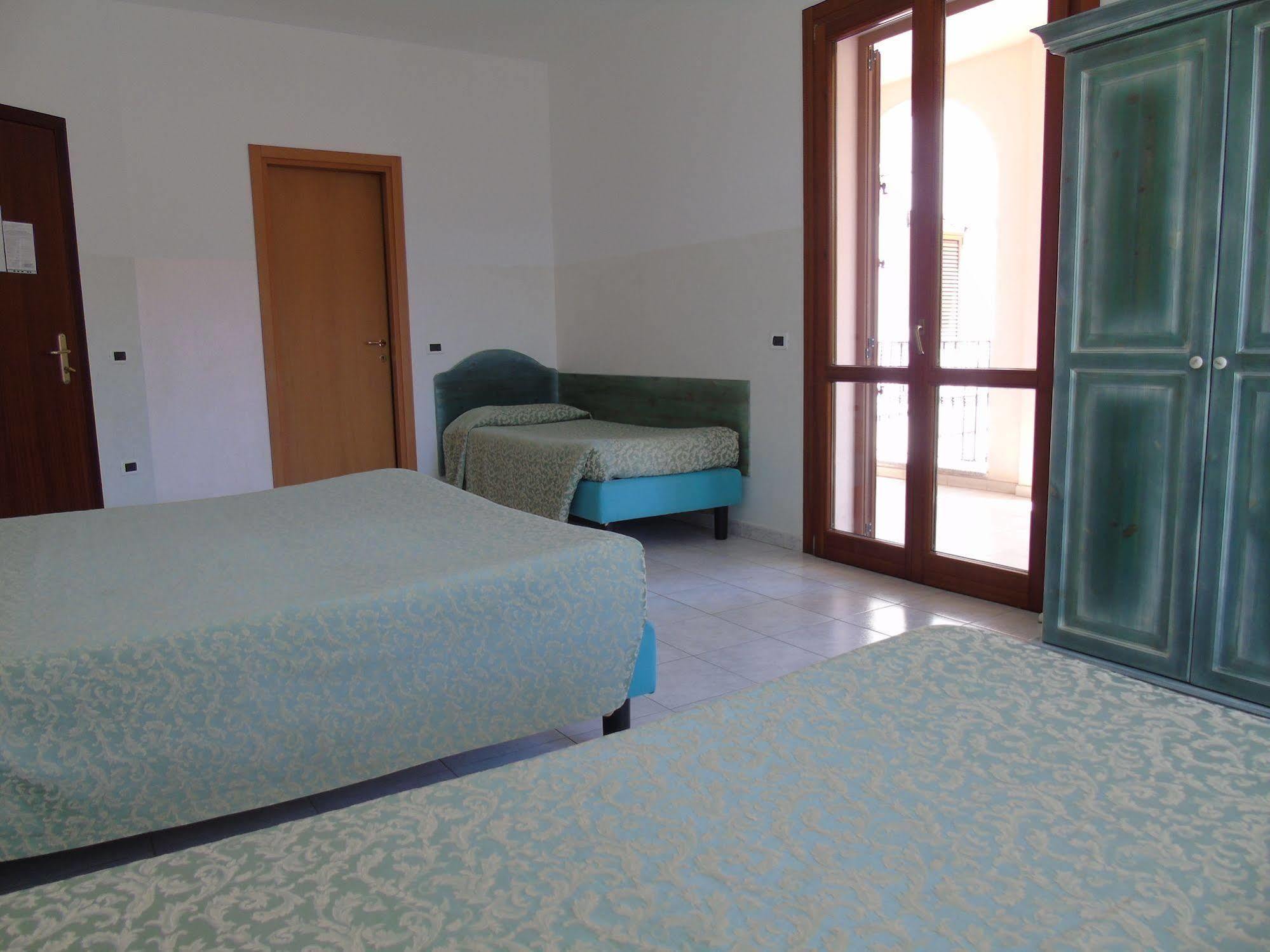 Hotel Meridiana Arbus Exterior photo