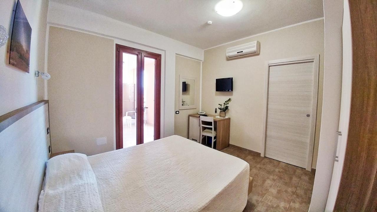Hotel Meridiana Arbus Exterior photo