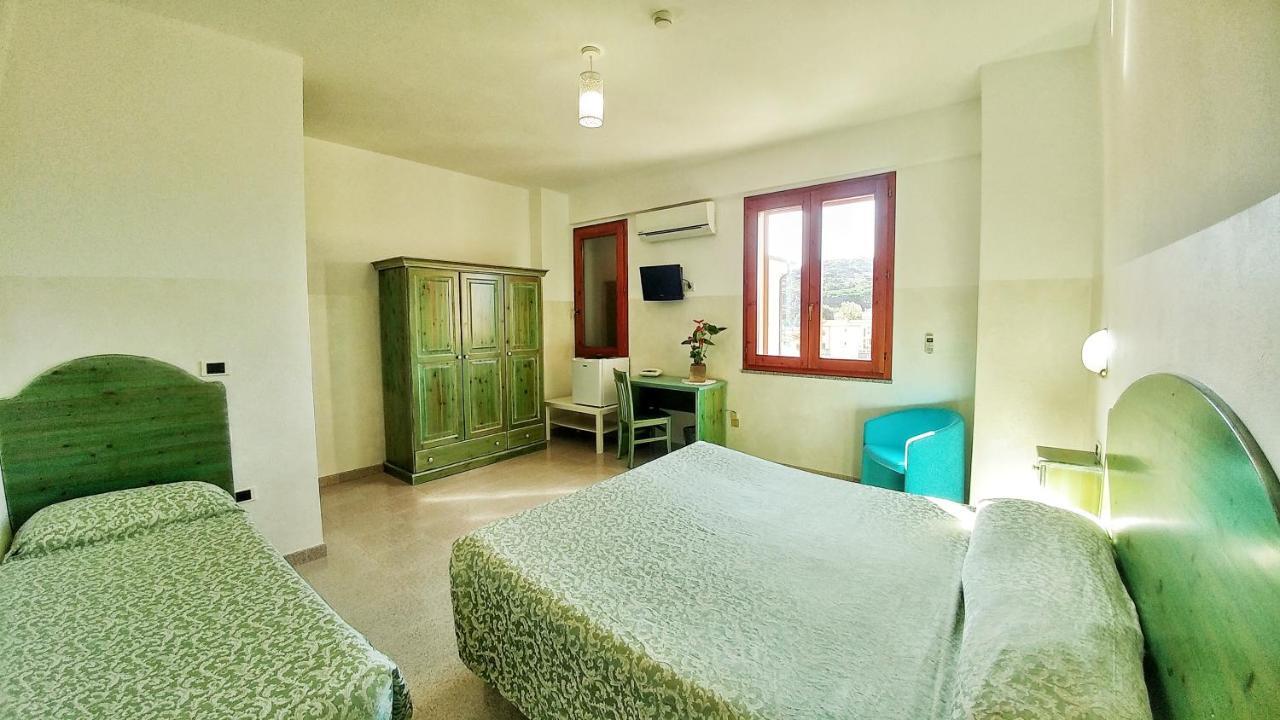 Hotel Meridiana Arbus Exterior photo