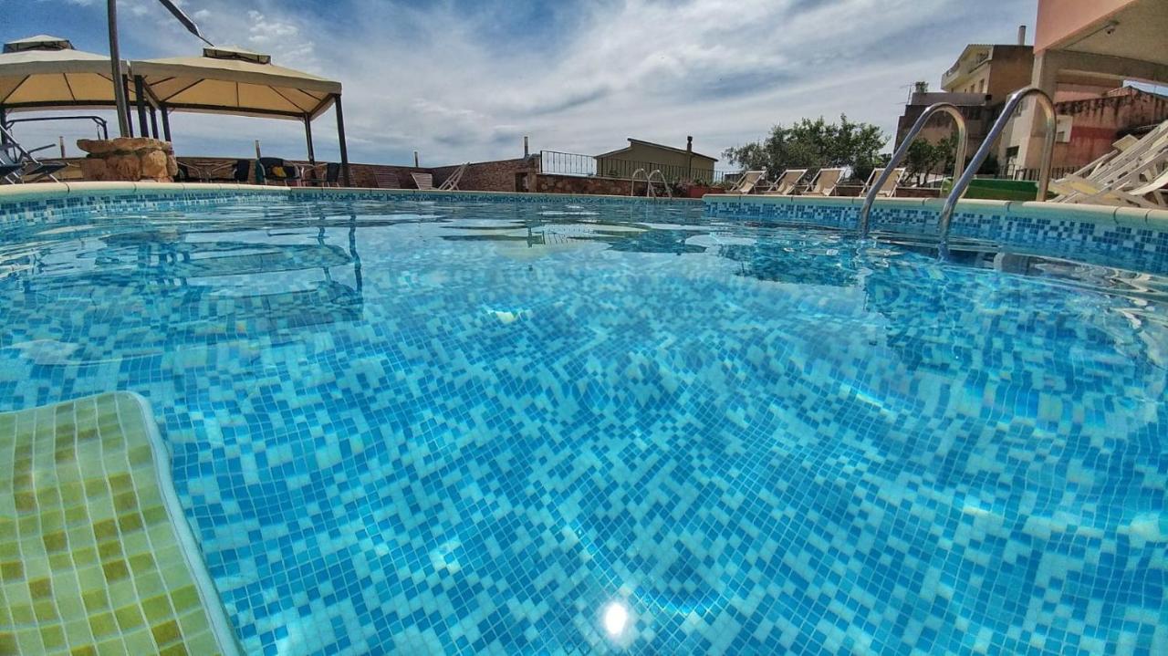Hotel Meridiana Arbus Exterior photo